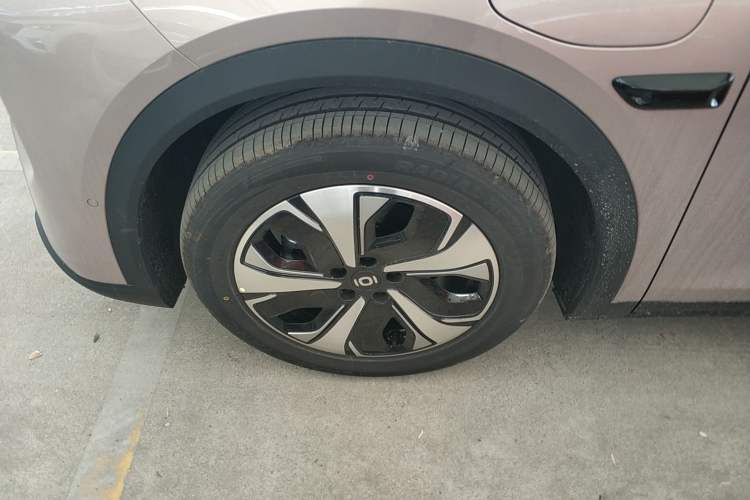 Used CHANGAN NEVO Q05 2026 Model 506 Laser Ultra+ Left Front Wheel Hub