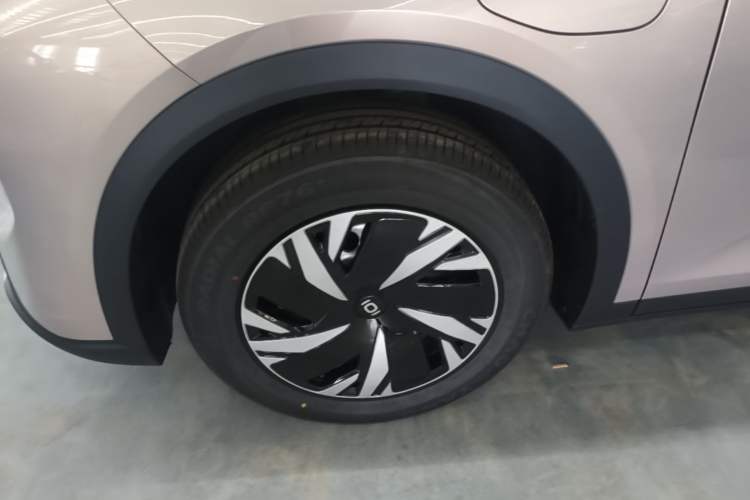 Used CHANGAN NEVO Q05 2026 Model 405Air Left Front Wheel Hub