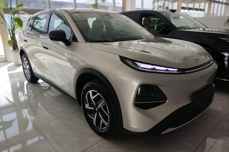 Used CHANGAN NEVO Q05 2026 Model 405Max Exterior 1