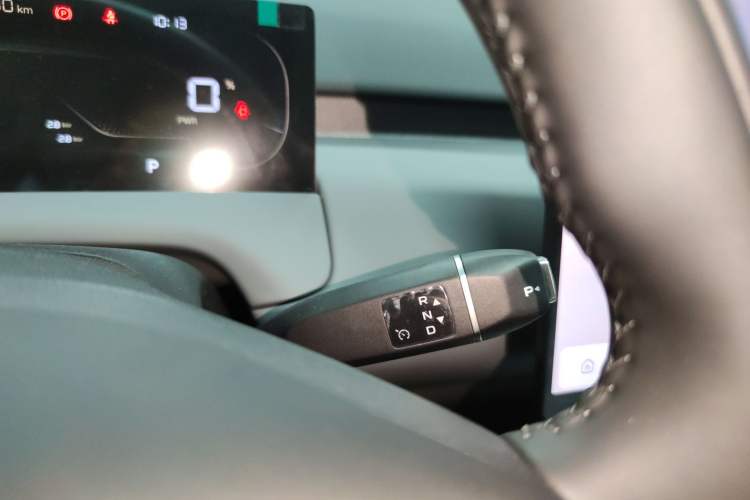 Used CHANGAN NEVO Q05 2026 Model 405Max Gear Lever