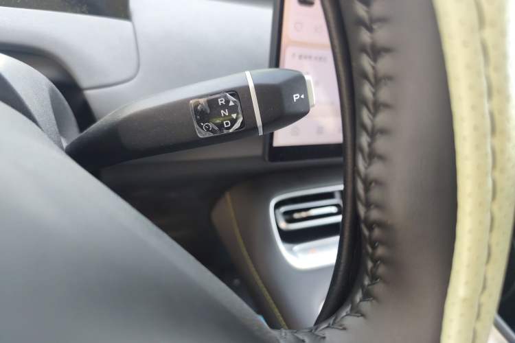 Used CHANGAN NEVO Q05 2026 Model 506 Max Gear Lever