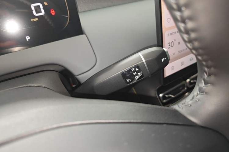 Used CHANGAN NEVO Q05 2026 Model 405Air Gear Lever