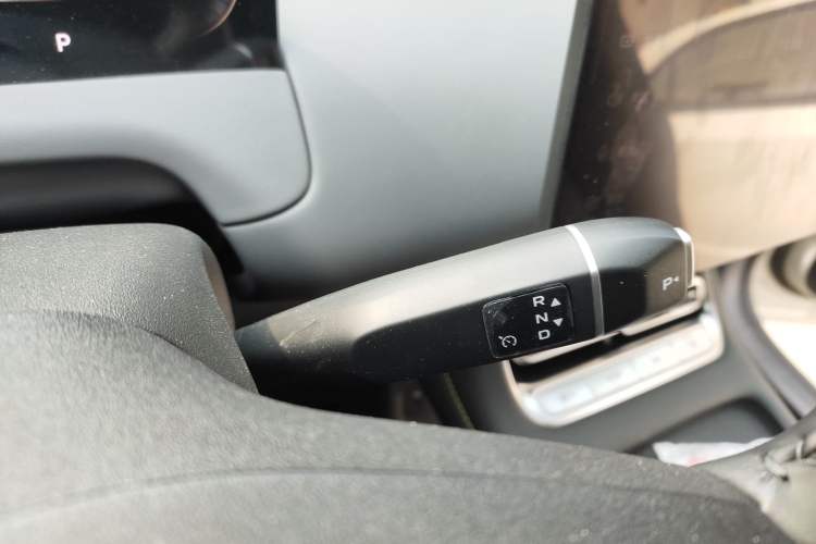 Used CHANGAN NEVO Q05 2026 Model 405Max Gear Lever