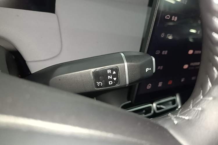 Used CHANGAN NEVO Q05 2026 Model 506 Max Gear Lever