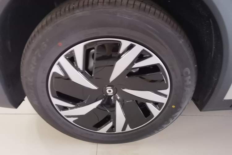 Used CHANGAN NEVO Q05 2026 Model 405Air Left Front Wheel Hub