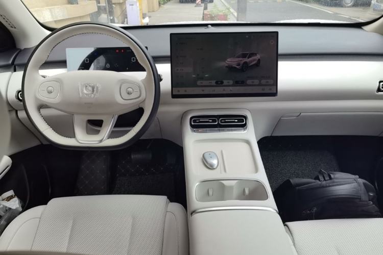 Used CHANGAN NEVO Q05 2026 Model 405Max Center Console