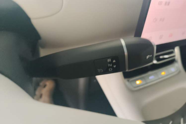 Used CHANGAN NEVO Q05 2026 Model 506 Max Gear Lever