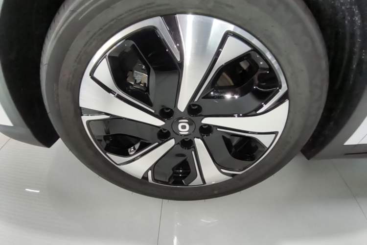 Used CHANGAN NEVO Q05 2026 Model 506 Laser Ultra+ Left Front Wheel Hub