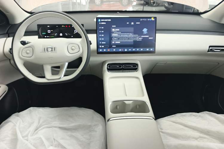 Used CHANGAN NEVO Q05 2026 Model 405Max Center Console