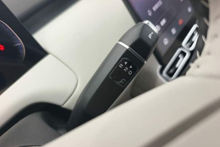 Used CHANGAN NEVO Q05 2026 Model 405Max Gear Lever