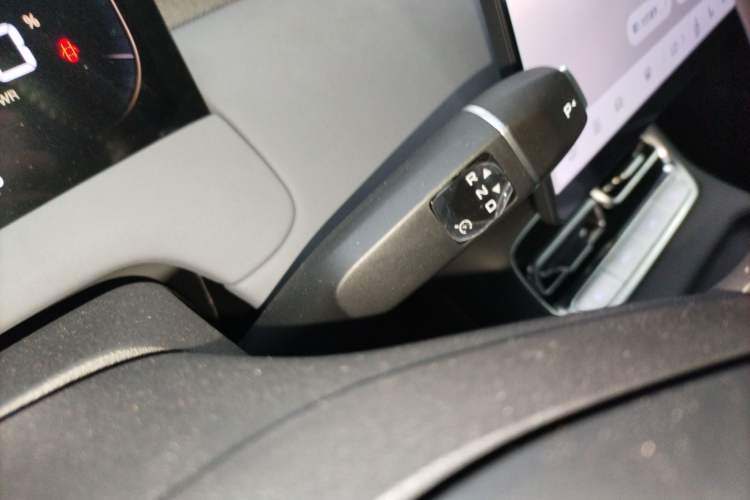 Used CHANGAN NEVO Q05 2026 Model 506 Max Gear Lever