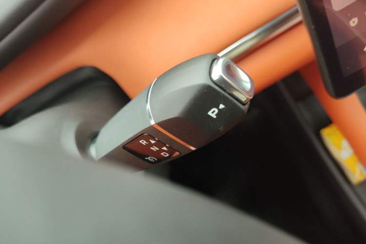 Used CHANGAN NEVO Q07 2025 Model 215 Laser Flagship Gear Lever