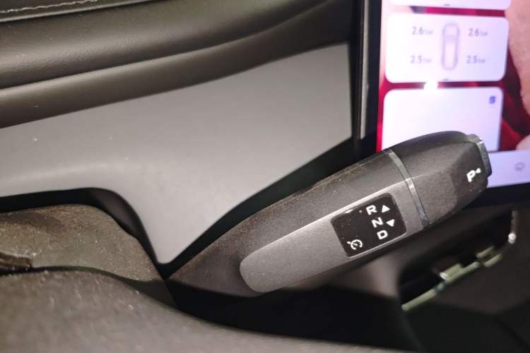 Used CHANGAN NEVO Q07 2025 Model 215 Laser Flagship Gear Lever