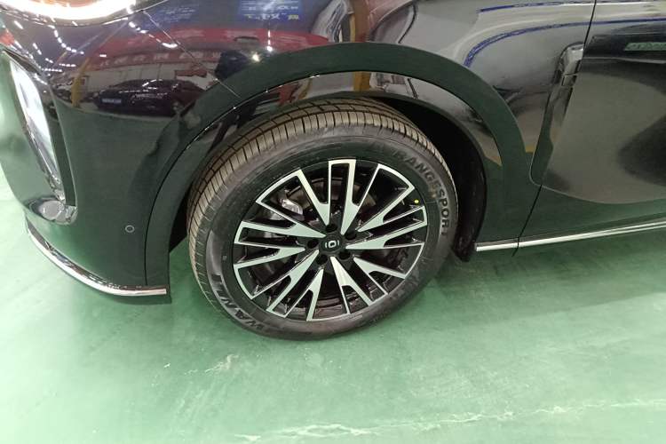 Used CHANGAN NEVO Q07 2025 215 Prestige Edition Left Front Wheel Hub