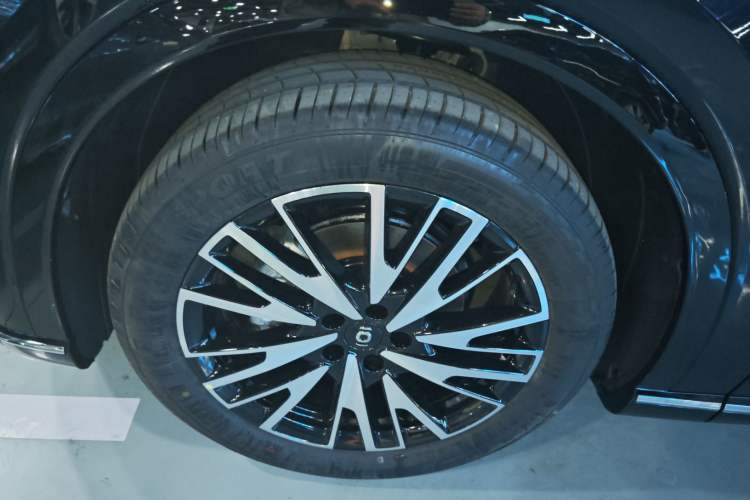 Used CHANGAN NEVO Q07 2025 215 Prestige Edition Left Front Wheel Hub
