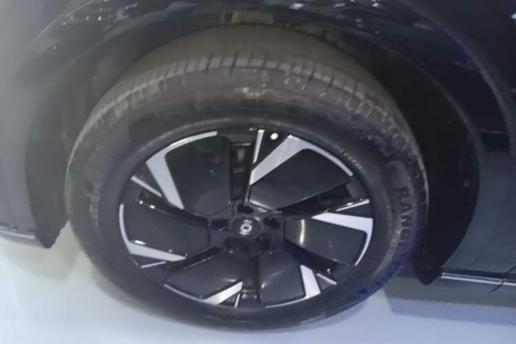 Used CHANGAN NEVO Q07 2025 215 Prestige Edition Left Front Wheel Hub