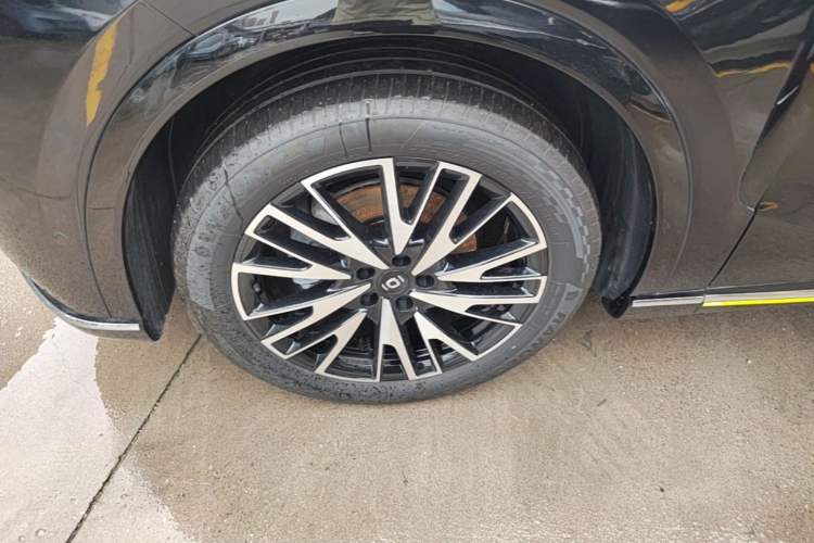 Used CHANGAN NEVO Q07 2025 215 Flagship Edition Left Front Wheel Hub