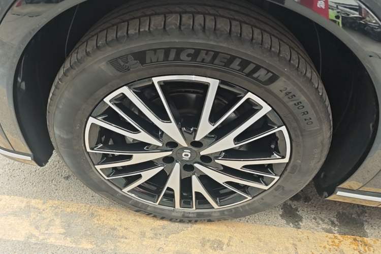Used CHANGAN NEVO Q07 2025 215 Flagship PLUS Left Front Wheel Hub
