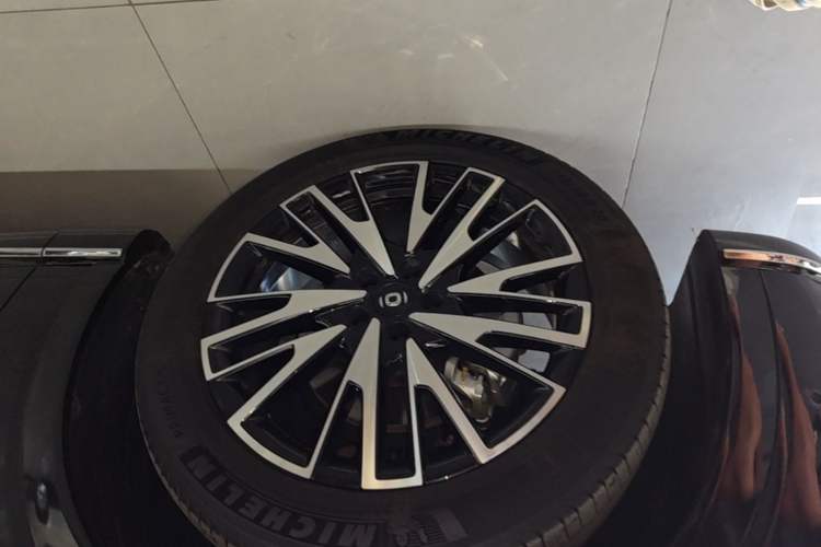 Used CHANGAN NEVO Q07 2025 215 Flagship Edition Left Front Wheel Hub