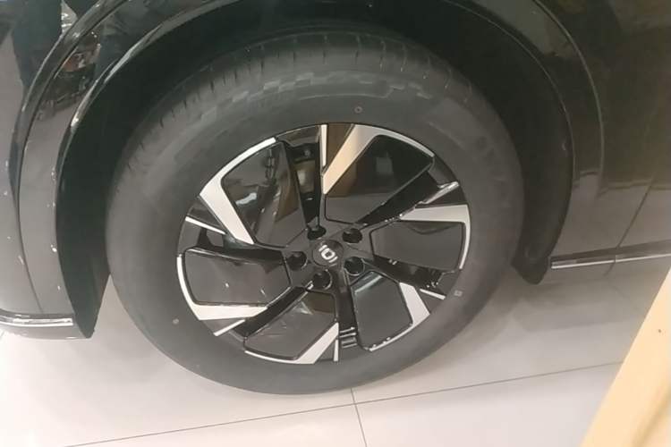 Used CHANGAN NEVO Q07 2025 145 Prestige Edition Left Front Wheel Hub