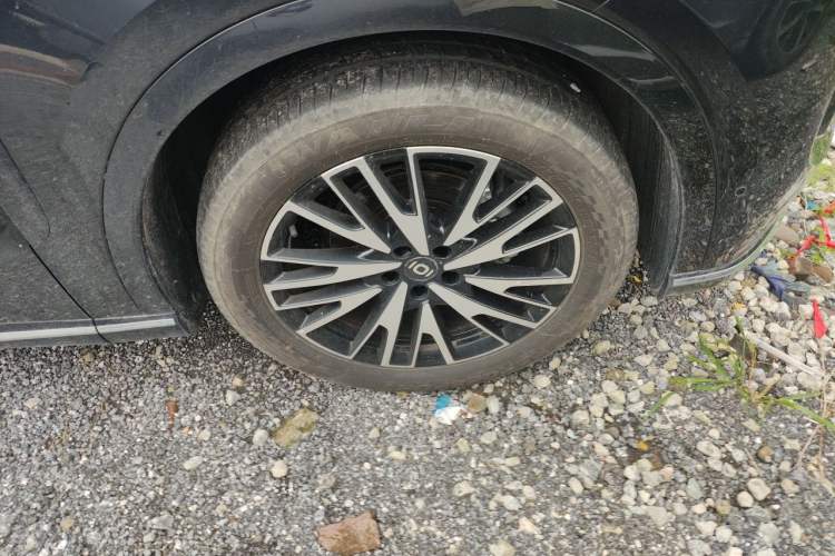 Used CHANGAN NEVO Q07 2025 Model 215 Laser Flagship Right Front Wheel Hub