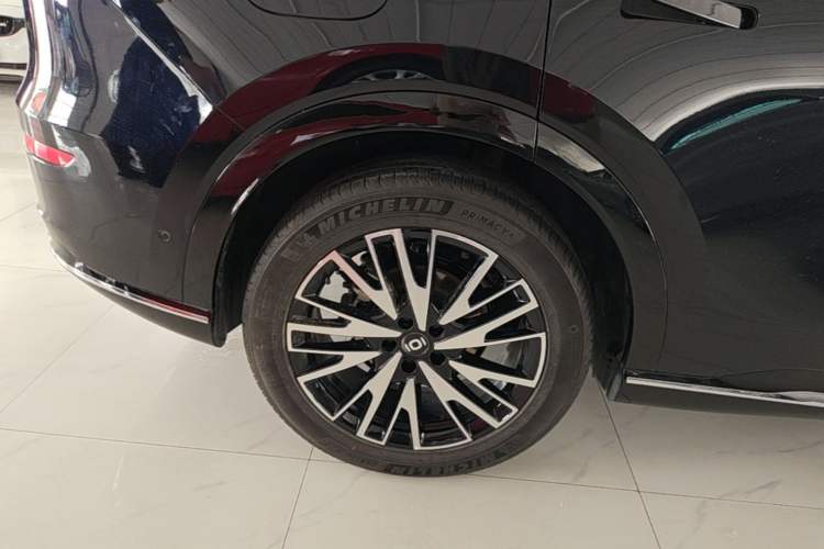 Used CHANGAN NEVO Q07 2025 Model 215 Laser Flagship Right Rear Wheel Hub