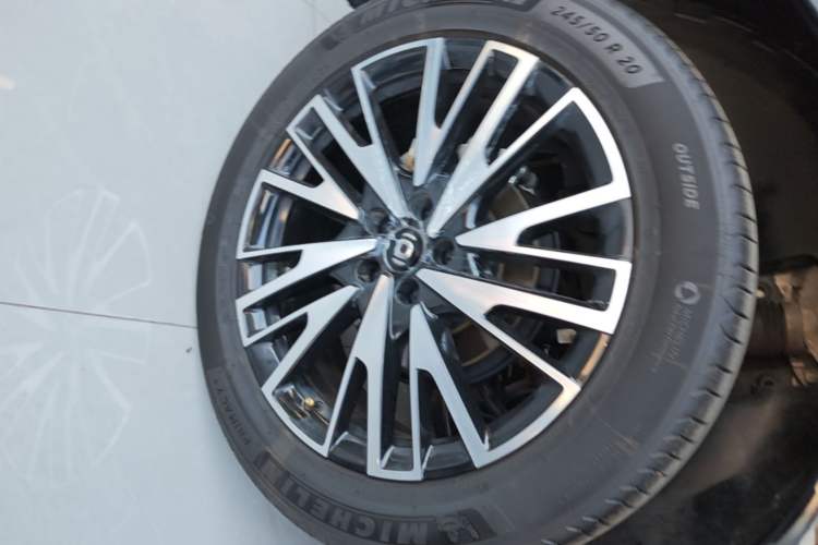 Used CHANGAN NEVO Q07 2025 215 Flagship PLUS Right Rear Wheel Hub