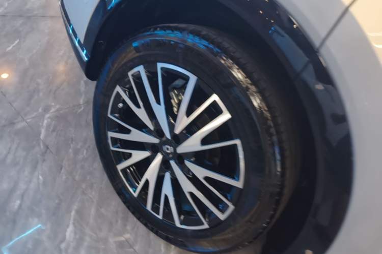 Used CHANGAN NEVO Q07 2025 215 Flagship PLUS Right Rear Wheel Hub