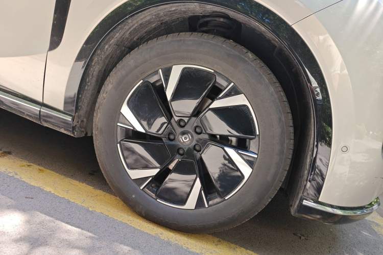 Used CHANGAN NEVO Q07 2025 215 Prestige Edition Right Front Wheel Hub