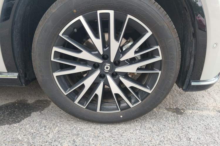 Used CHANGAN NEVO Q07 2025 Model 215 Laser Prestige Right Front Wheel Hub