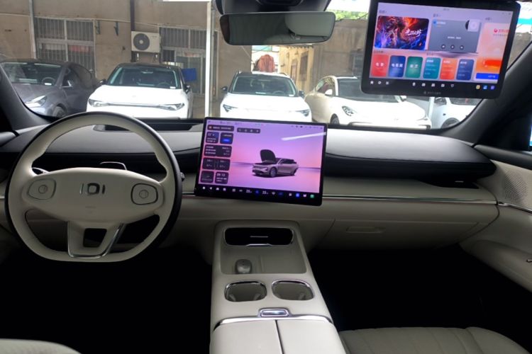 Used CHANGAN NEVO Q07 2025 Model 215 Laser Flagship PLUS Center Console