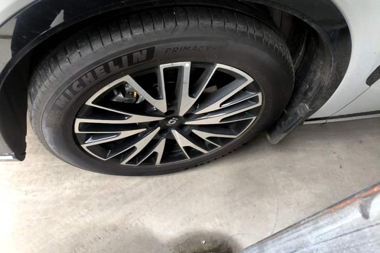 Used CHANGAN NEVO Q07 2025 Model 215 Laser Flagship PLUS Left Front Wheel Hub