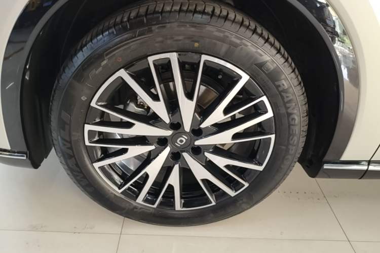 Used CHANGAN NEVO Q07 2025 215 Flagship Edition Exterior 4