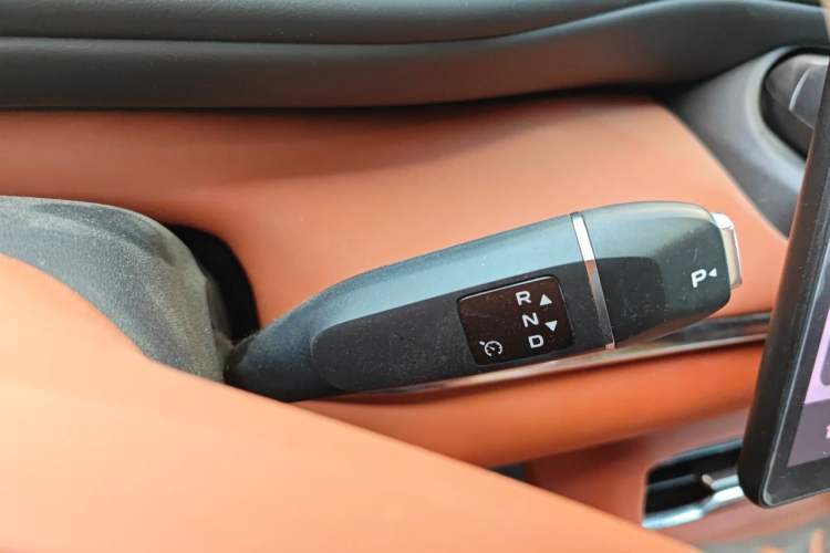 Used CHANGAN NEVO Q07 2025 145 Zun Yao Trim Gear Lever