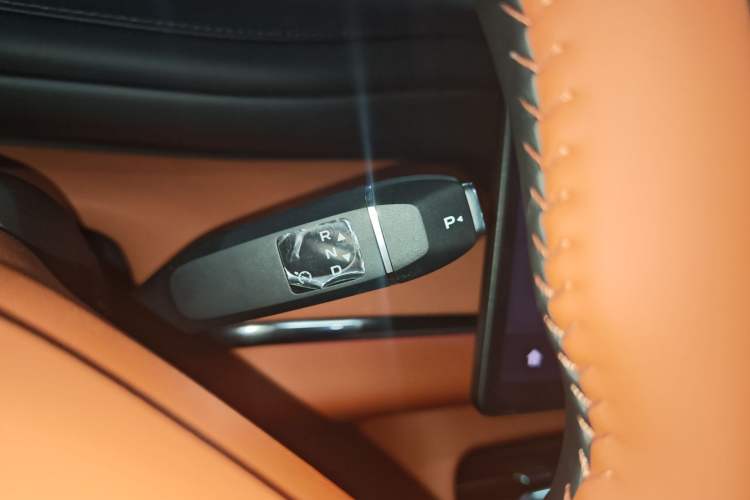 Used CHANGAN NEVO Q07 2025 Model 215 Laser Flagship PLUS Gear Lever