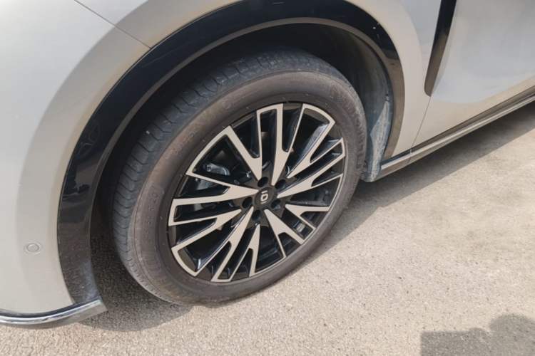 Used CHANGAN NEVO Q07 2025 215 Flagship PLUS Left Front Wheel Hub