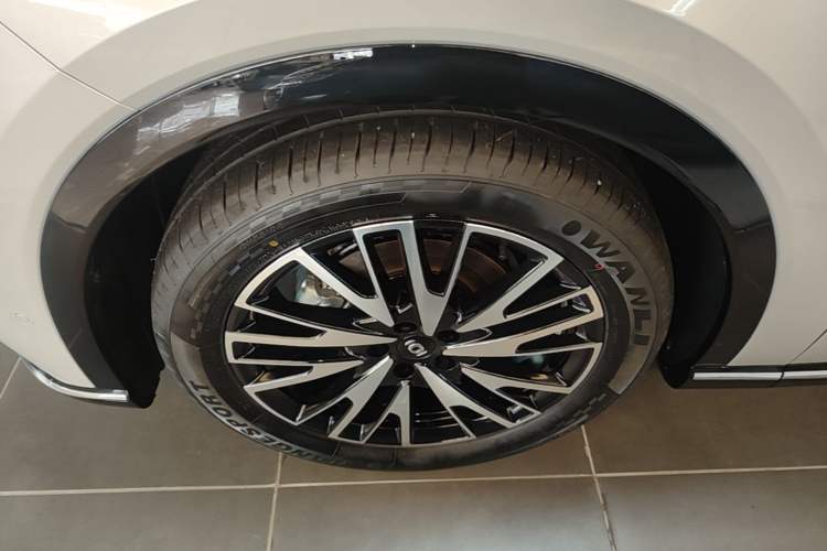 Used CHANGAN NEVO Q07 2025 215 Prestige Edition Left Front Wheel Hub