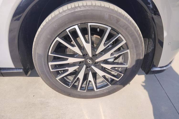 Used CHANGAN NEVO Q07 2025 215 Flagship PLUS Right Front Wheel Hub