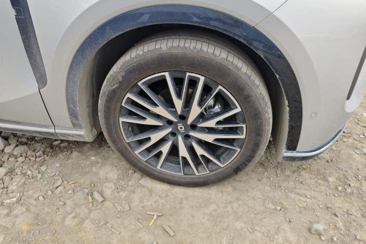 Used CHANGAN NEVO Q07 2025 Model 215 Laser Flagship Right Front Wheel Hub