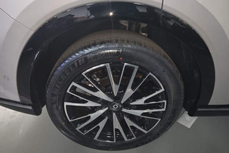 Used CHANGAN NEVO Q07 2025 Model 215 Laser Flagship PLUS Right Rear Wheel Hub