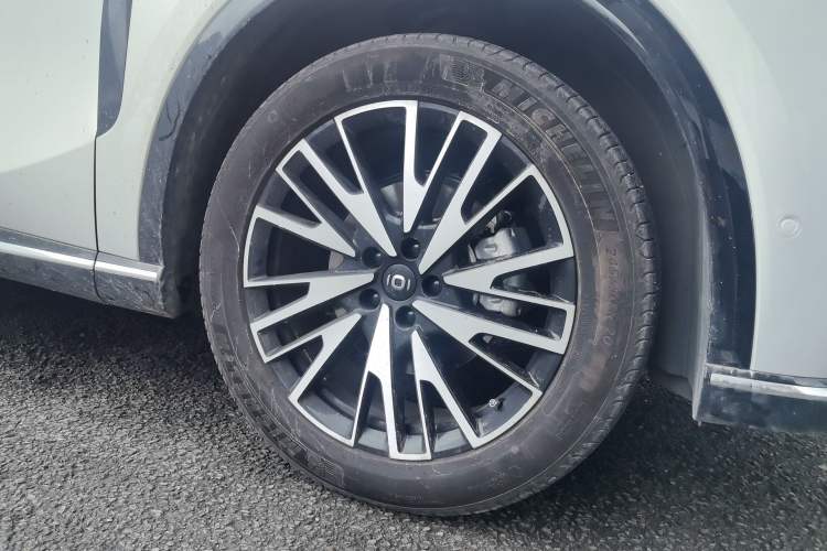 Used CHANGAN NEVO Q07 2025 215 Flagship PLUS Right Front Wheel Hub