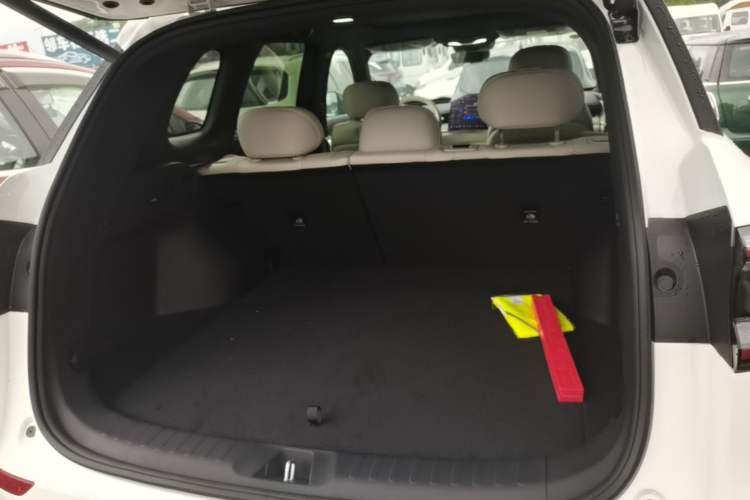 Used CHANGAN NEVO Q07 2025 215 Prestige Edition Trunk