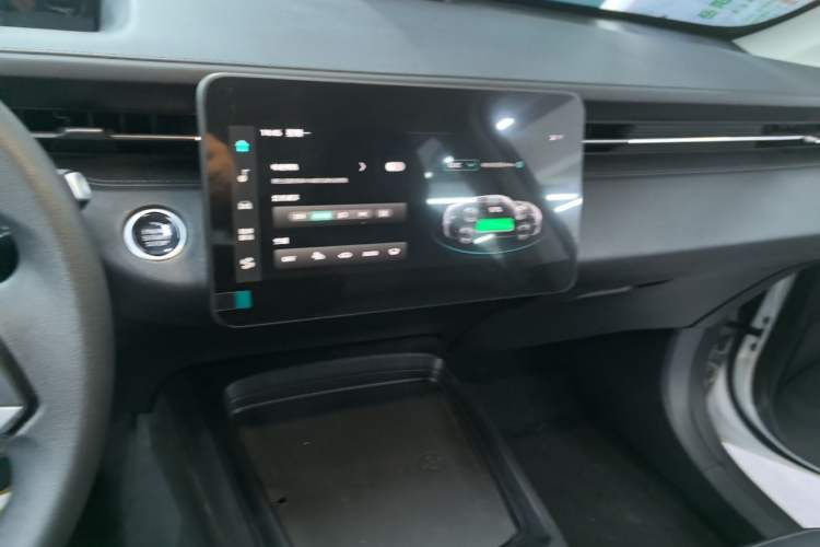 Used CHANGAN OSHAN 520 2025 Standard Edition Audio And AC Panel