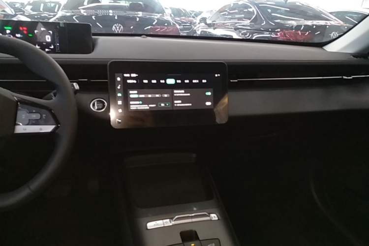 Used CHANGAN OSHAN 520 2025 Standard Edition Audio And AC Panel