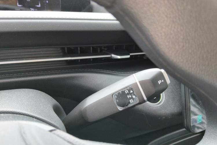 Used CHANGAN OSHAN 520 2025 Standard Edition Gear Lever