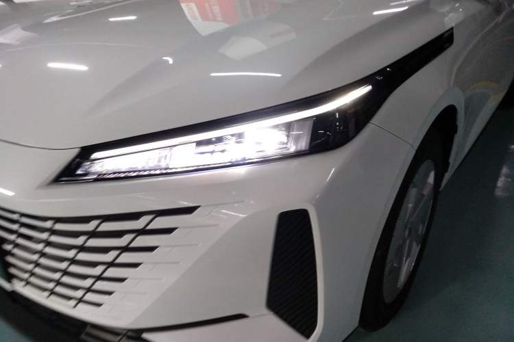 Used CHANGAN OSHAN 520 2025 Standard Edition Left Front Headlight