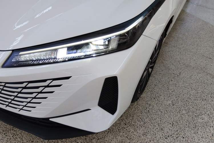 Used CHANGAN OSHAN 520 2025 Standard Edition Left Front Headlight