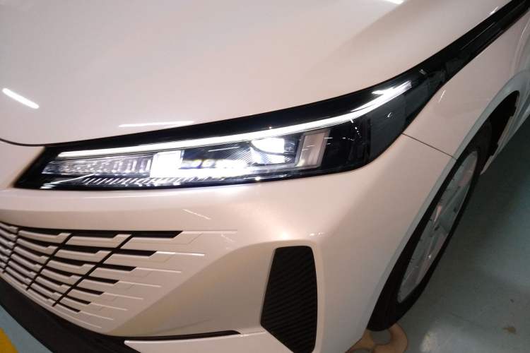 Used CHANGAN OSHAN 520 2025 Standard Edition Left Front Headlight