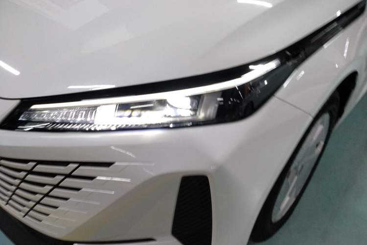 Used CHANGAN OSHAN 520 2025 Standard Edition Left Front Headlight