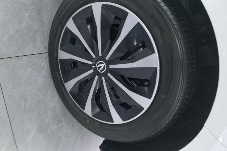 Used CHANGAN OSHAN 520 2025 Standard Edition Left Front Wheel Hub
